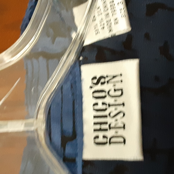 Chicos rayon and silk blouse long sleeved sz 4 pit 20 inches - Picture 2 of 5